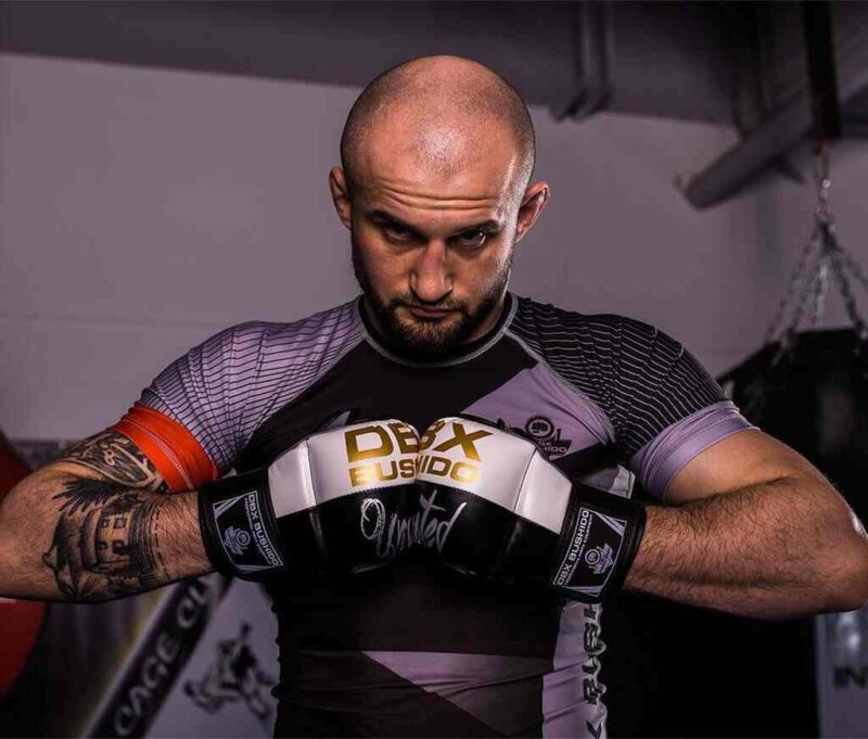 Artur Sowiński - rękawice MMA ARM-2011b